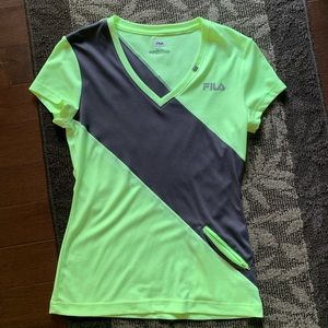 Fila v neck workout tee w/pocket, reflective logo